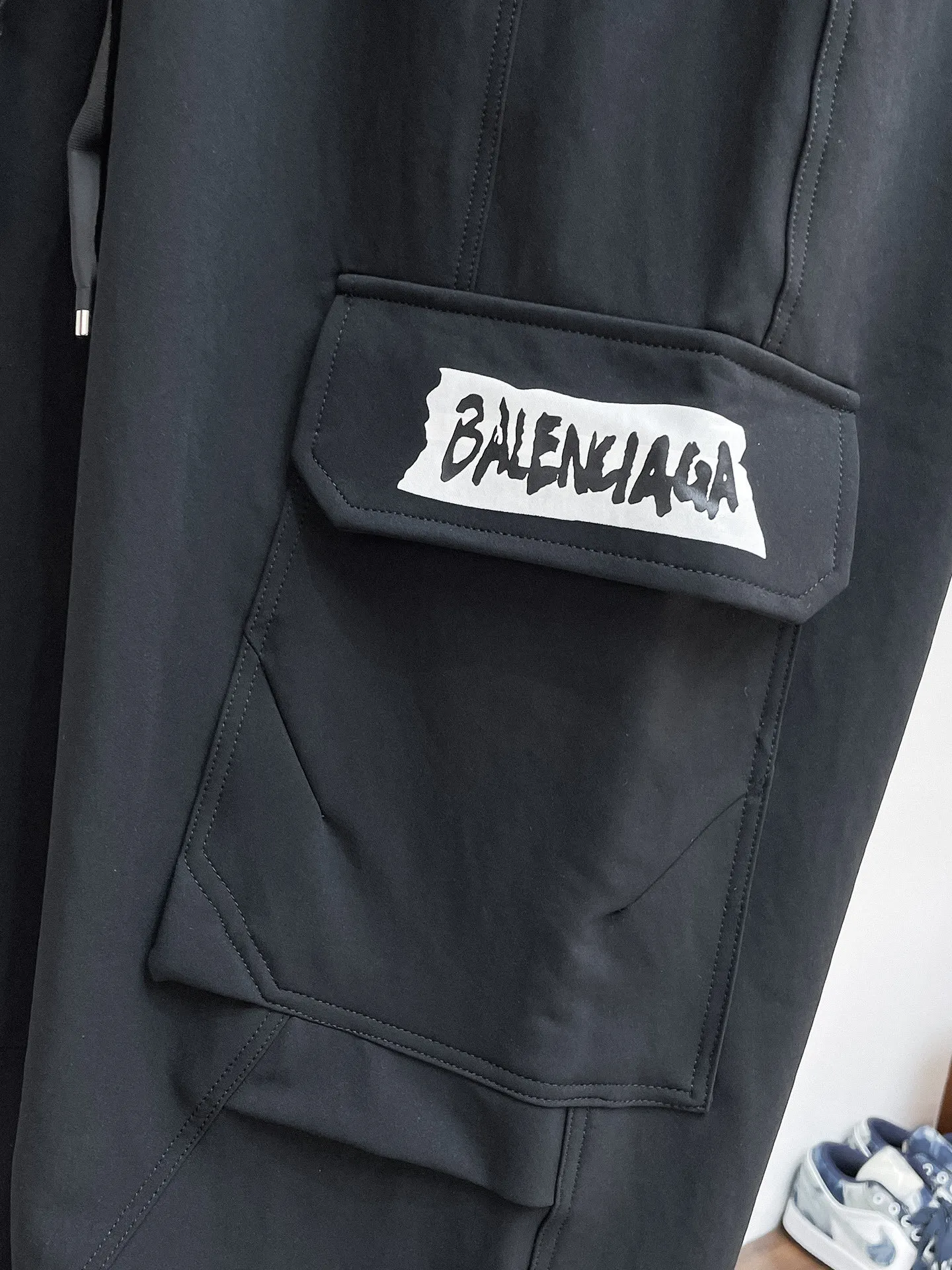 Balenciaga [High Version] 2026 Autumn and Winter latest products, available at counters at the same time, Original product, fashionable casual trousers and casual trousers, using imported original fabrics, top-grade embroidery 🪡 craft letter pattern logo, original hardware accessories decoration, simple yet fashionable, fashionable and handsome upper body, Sizes: M-3XL